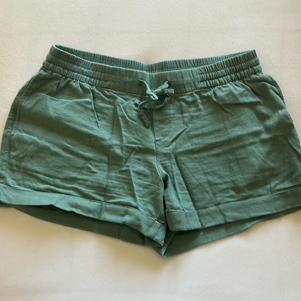 Green shorts Old Navy size M